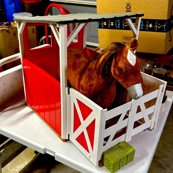 Barn and three horses, these are in good condition. - Picture 3 of 5